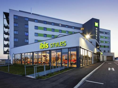 a hotel building with a sign that reads tds suites at ibis Styles Parndorf Neusiedler See in Parndorf
