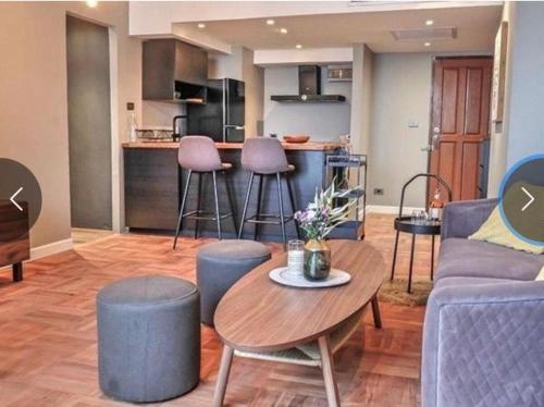 Køkken eller tekøkken på Omni Tower Sukhumvit Nana - Luxury Condominium