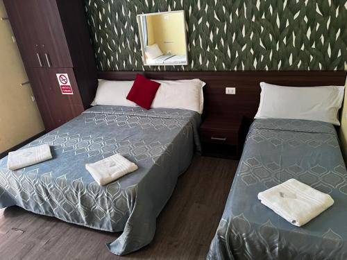 Katil atau katil-katil dalam bilik di Rome central station guest house