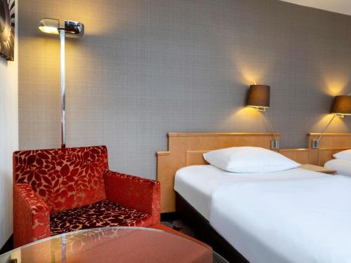 Un ou plusieurs lits dans un hébergement de l'établissement Mövenpick Hotel Nürnberg Airport