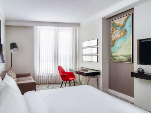 TV o dispositivi per l'intrattenimento presso Mövenpick Istanbul Hotel Golden Horn