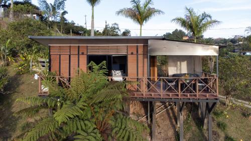 Κήπος έξω από το Roots Eco House