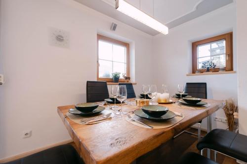 a dining room with a wooden table and chairs at TraumChalet mit Sauna in Kirchberg im Skigebiet Kitzbühel in Kirchberg in Tirol