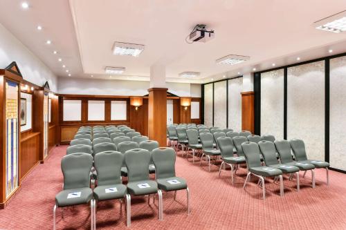 an empty conference room with chairs and tables at NH Ingolstadt in Ingolstadt
