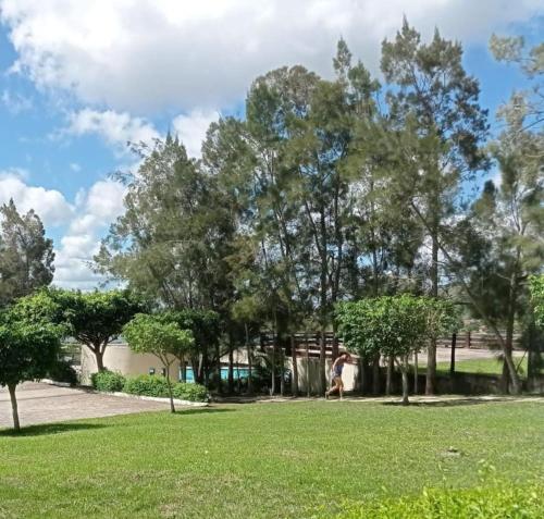 Κήπος έξω από το Flat Monte Castelo Gravatá