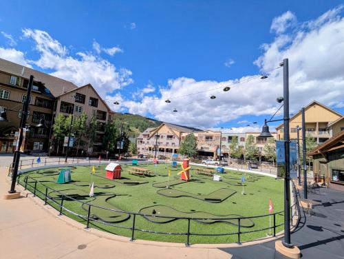 Herní místnost nebo prostor pro děti v ubytování Dakota Lodge 8503 by SummitCove Lodging