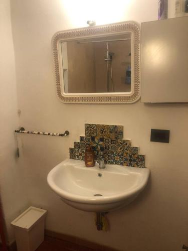 a bathroom with a sink and a mirror at Ca' Parodi Bel View in Parodi Ligure