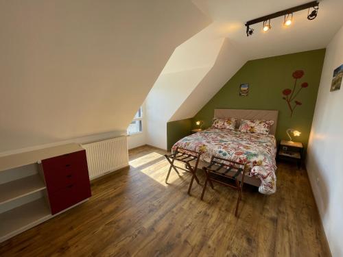 Ένα ή περισσότερα κρεβάτια σε δωμάτιο στο Chez L'Aviateur