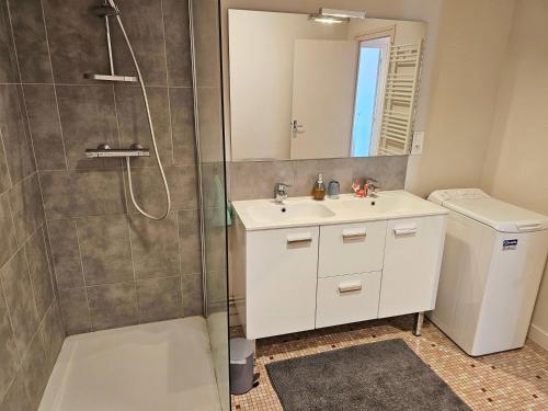 Ένα μπάνιο στο Appartement Kumba
