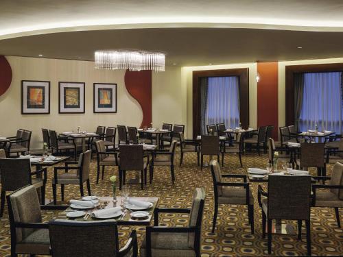 Restaurant ou autre lieu de restauration dans l'établissement Movenpick Makkah Hajar Tower