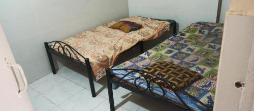 2 beliches num quarto com uma saia-cama em Singh-Sadan PG HomeStay em Pune