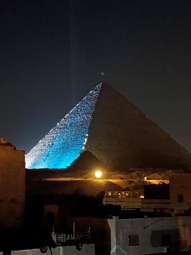 Gambar di galeri bagi mass sphinx & pyramid stay di Kaherah
