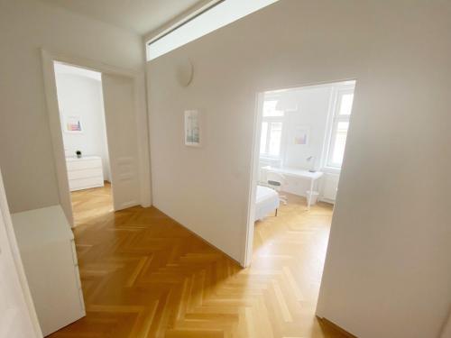 Modern, Bright, Spacious 3-Room-Apartment in a Nice Area of Vienna