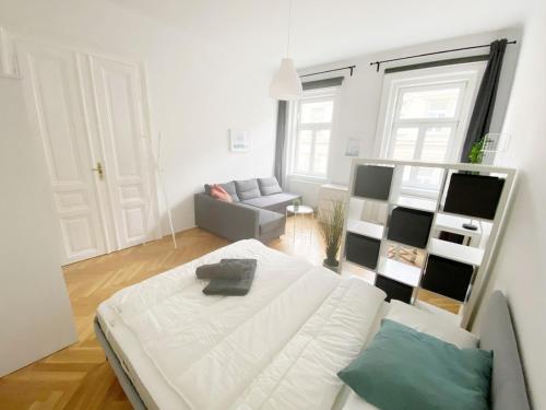 Modern, Bright, Spacious 3-Room-Apartment in a Nice Area of Vienna