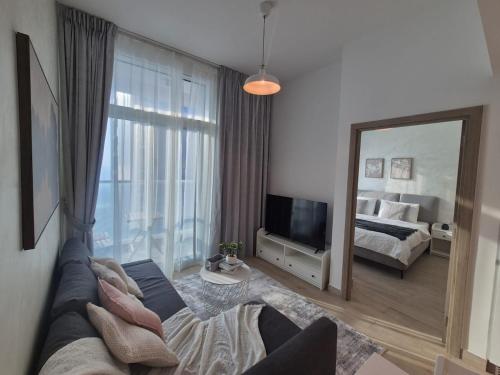Modern one bedroom in marina