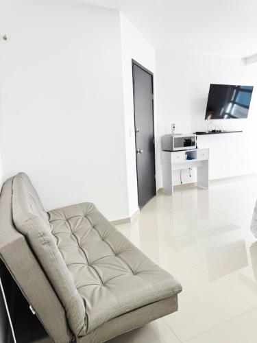 Ein Sitzbereich in der Unterkunft Modern Studio Apartment in downtown Yopal