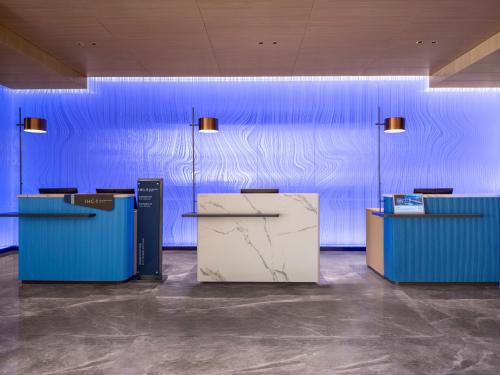 Ο χώρος του λόμπι ή της ρεσεψιόν στο Holiday Inn Express Aksu by IHG