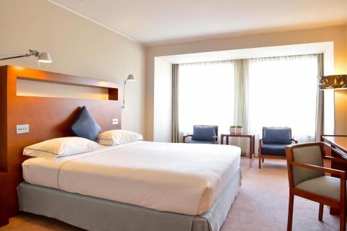 Postel nebo postele na pokoji v ubytování Tivoli Coimbra Hotel