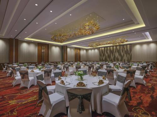 Restaurace v ubytování Mövenpick Resort & Spa Jimbaran Bali