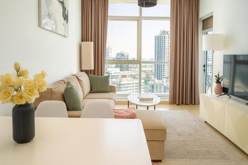 Luxury 1BR with Marina Views Swimming Pool Gym