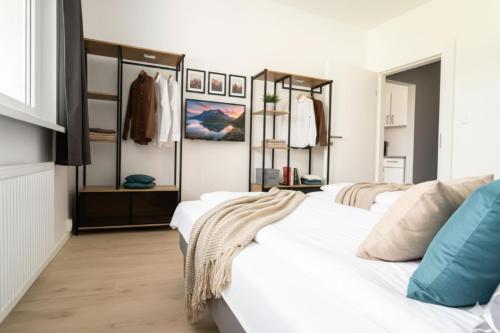 Ένα ή περισσότερα κρεβάτια σε δωμάτιο στο Havn Suites - Modernes 2-Raum Apartment für 4 Personen mit Balkon