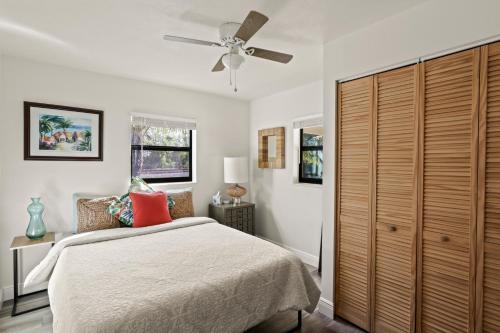 Кровать или кровати в номере Nautical 3-Bedroom Hideaway only 10min to the Beach!