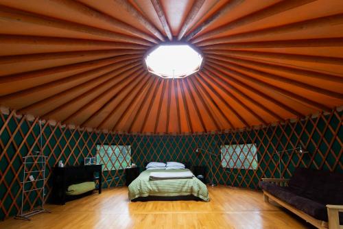 Una cama o camas en una habitación de Boreale Ranch