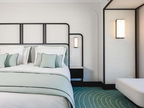 a hotel room with two beds and azeb sidx sidx sidx at Mondrian Cannes in Cannes