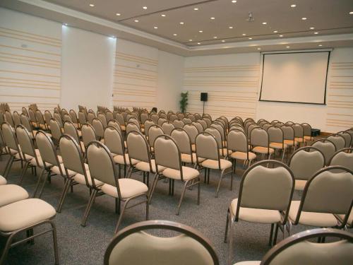 Zona business o sala de conferencias en Mercure Macae