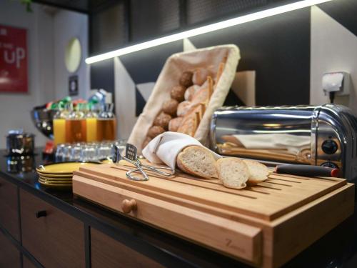 Kuchyň nebo kuchyňský kout v ubytování ibis Baku City