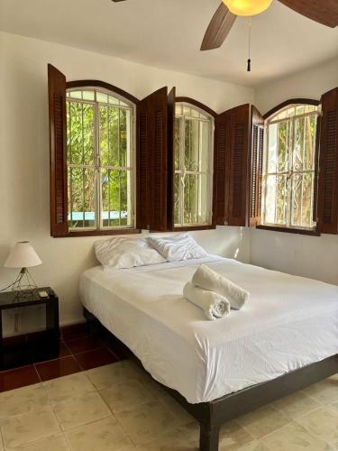 Ένα ή περισσότερα κρεβάτια σε δωμάτιο στο Oasis luminoso con piscina a un paso del centro