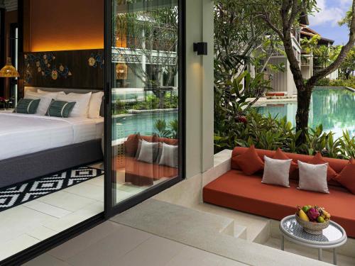 Bazén v ubytování Grand Mercure Khao Lak Bangsak nebo v jeho okolí
