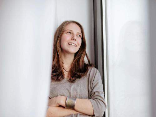 a woman standing in front of a window at ibis Duesseldorf Airport in Düsseldorf
