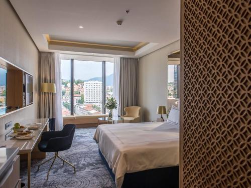 Voodi või voodid majutusasutuse Swissotel Sarajevo toas