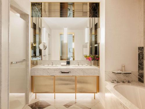 Salle de bains dans l'établissement Raffles Europejski Warsaw