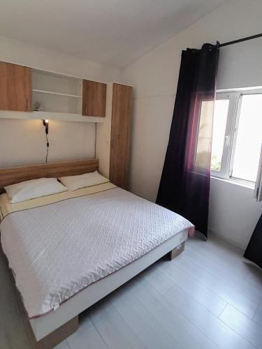 Apartments with parking space Pag - 20577