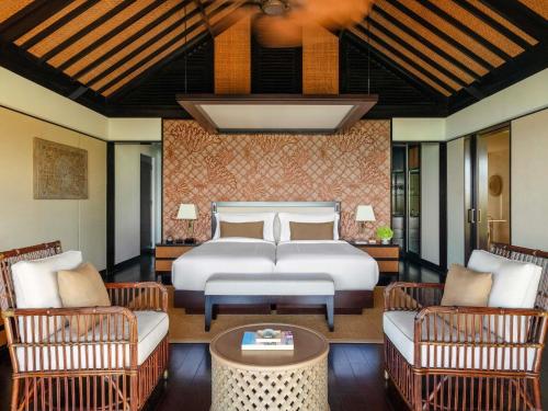 Una cama o camas en una habitación de Raffles Bali