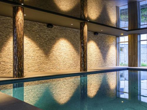 Mercure Han-sur-Lesseの敷地内または近くにあるプール