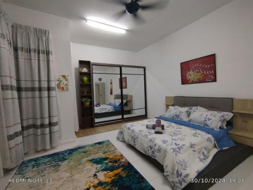 Ένα ή περισσότερα κρεβάτια σε δωμάτιο στο Tamu Homestay