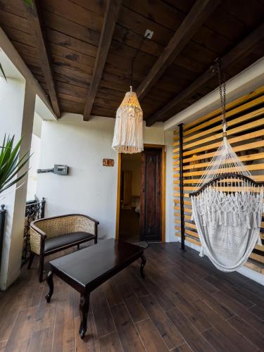 a room with a table and a chandelier at Hotel Quinta los Morales in San Cristóbal de Las Casas