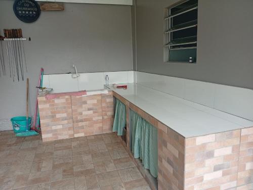 Kuchyň nebo kuchyňský kout v ubytování Kitnet de férias