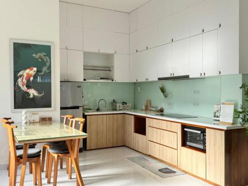 Dapur atau dapur kecil di Circo House Cozy and Unique Stay in Hue