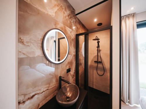 Koupelna v ubytování Beautiful holiday home in Waarland