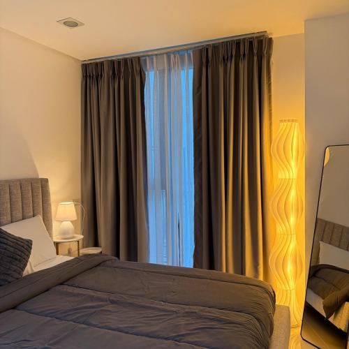 Un pat sau paturi într-o cameră la 1 Bedroom at One Pontefino Tower, Batangas City