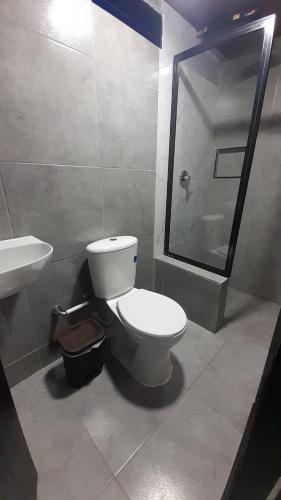 a bathroom with a toilet and a sink and a shower at HOSTAL RANCHO JOTA Murillo Tolima in Murillo