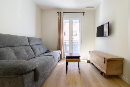 Comodo piso a 10 min de Puente Toledo, 4 pax, ac y luz natural