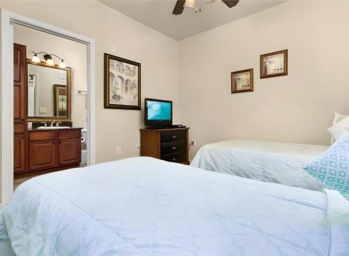 A Charming home nearby Disney photo 9