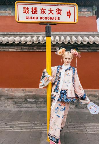 Clientes alojados en Beijing Tangfu Dynasty Hotel - located in the city center, adjacent to the subway station, close to Nanluoguxiang Drum Tower Lama tample Tiananmen Square Forbidden City Temple of Heaven, free laundry car rental, free historical costume experience try on