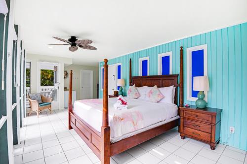 a bedroom with a bed and a blue wall at Big Island Retreat - No Resort Fees in Kailua-Kona