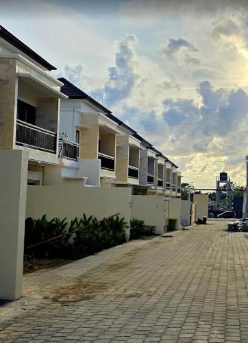 Bangunan di mana terletaknya vila ini